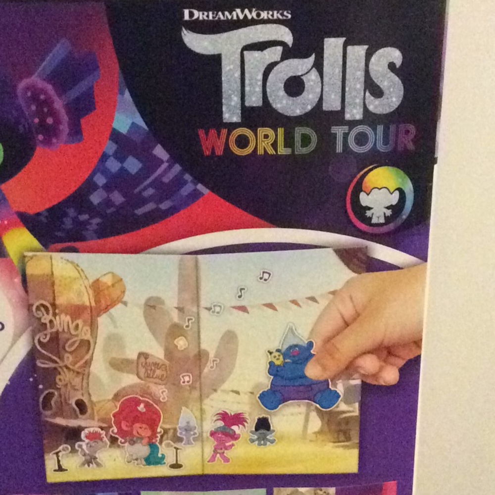 😊 2/ $8 TROLLS TOUR RE-STICK-ABLE FORMS - Picture 3 of 7